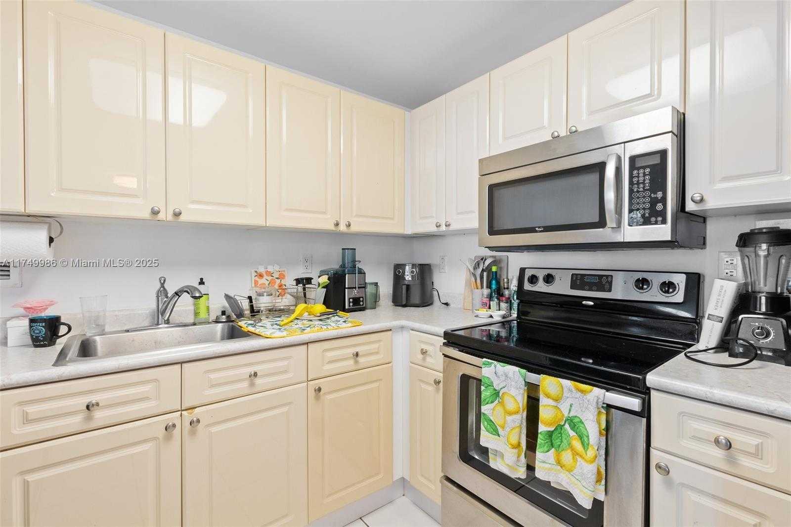 Small Image of 2301 COLLINS AVE #504, Miami Beach Number 11