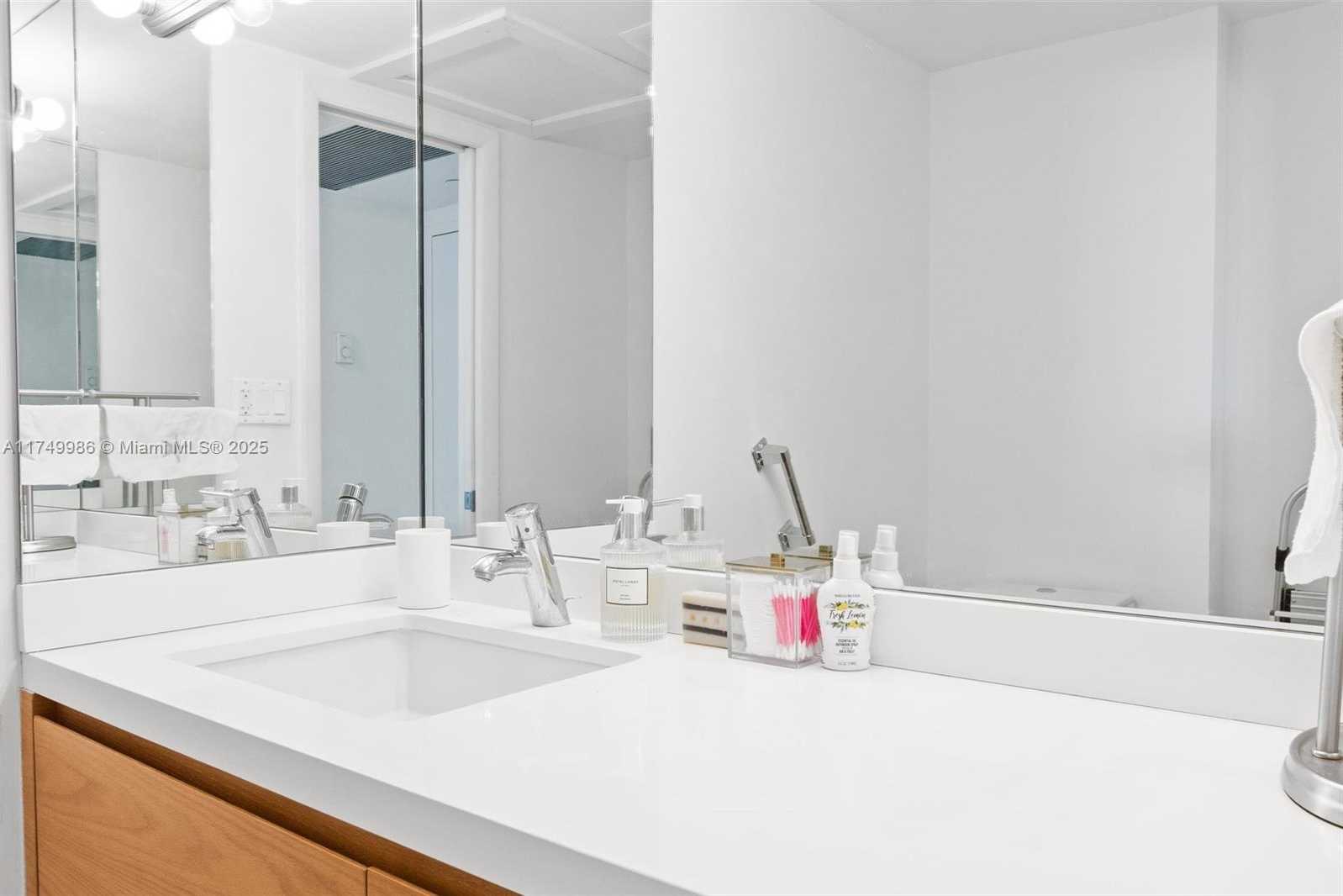 Small Image of 2301 COLLINS AVE #504, Miami Beach Number 14