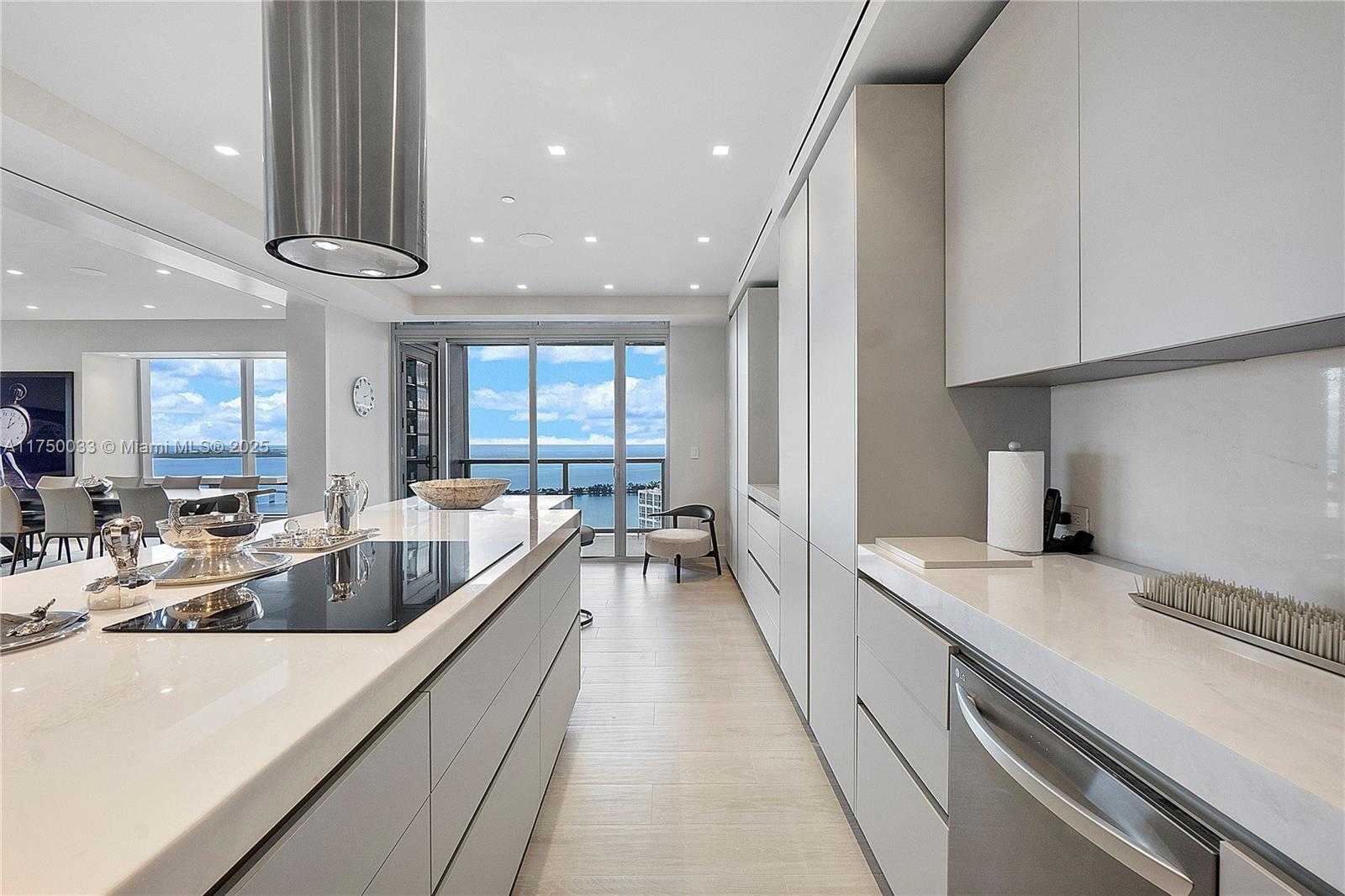 Small Image of 1425 BRICKELL AVE #42F, Miami Number 15