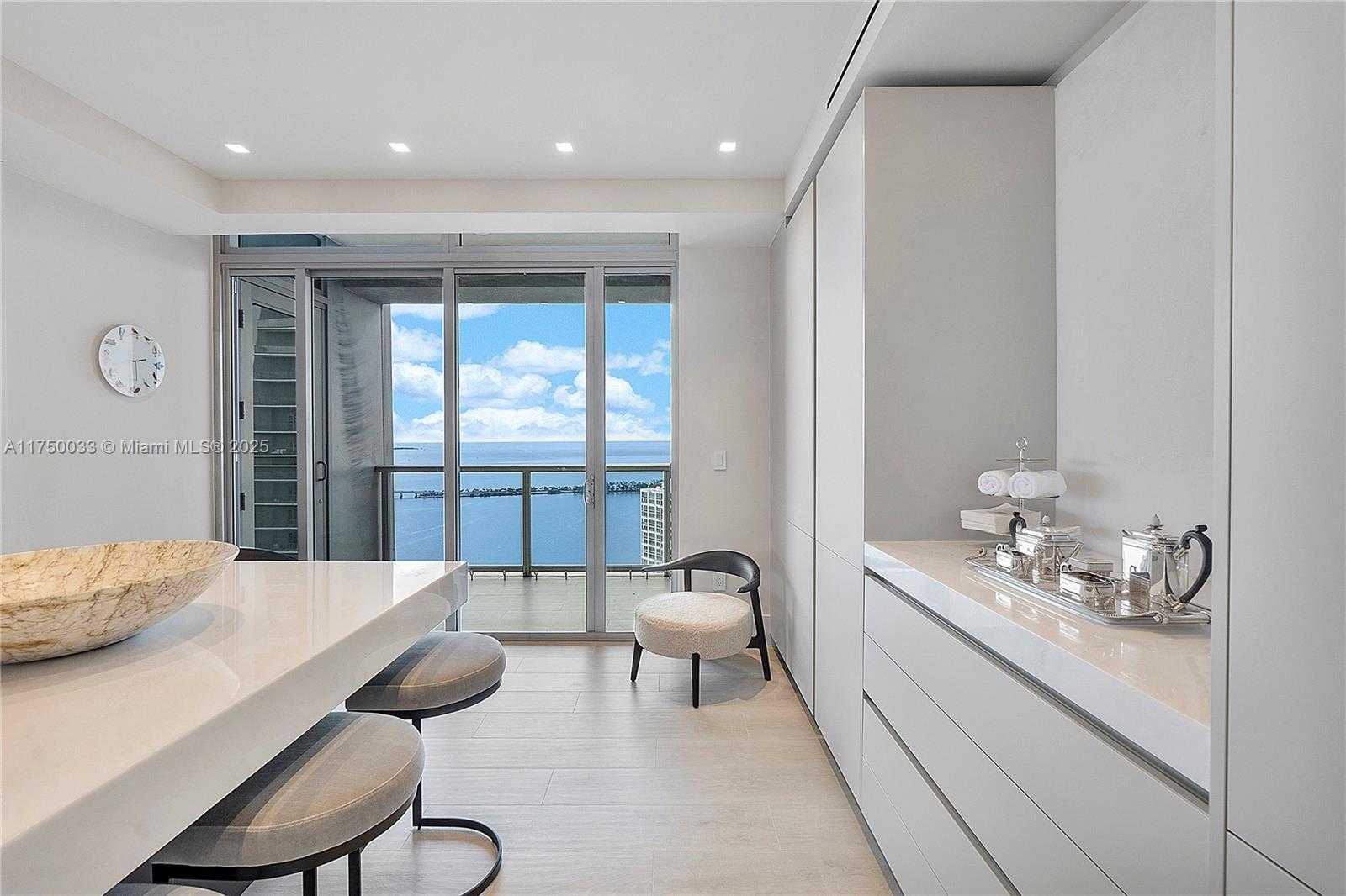 Small Image of 1425 BRICKELL AVE #42F, Miami Number 16