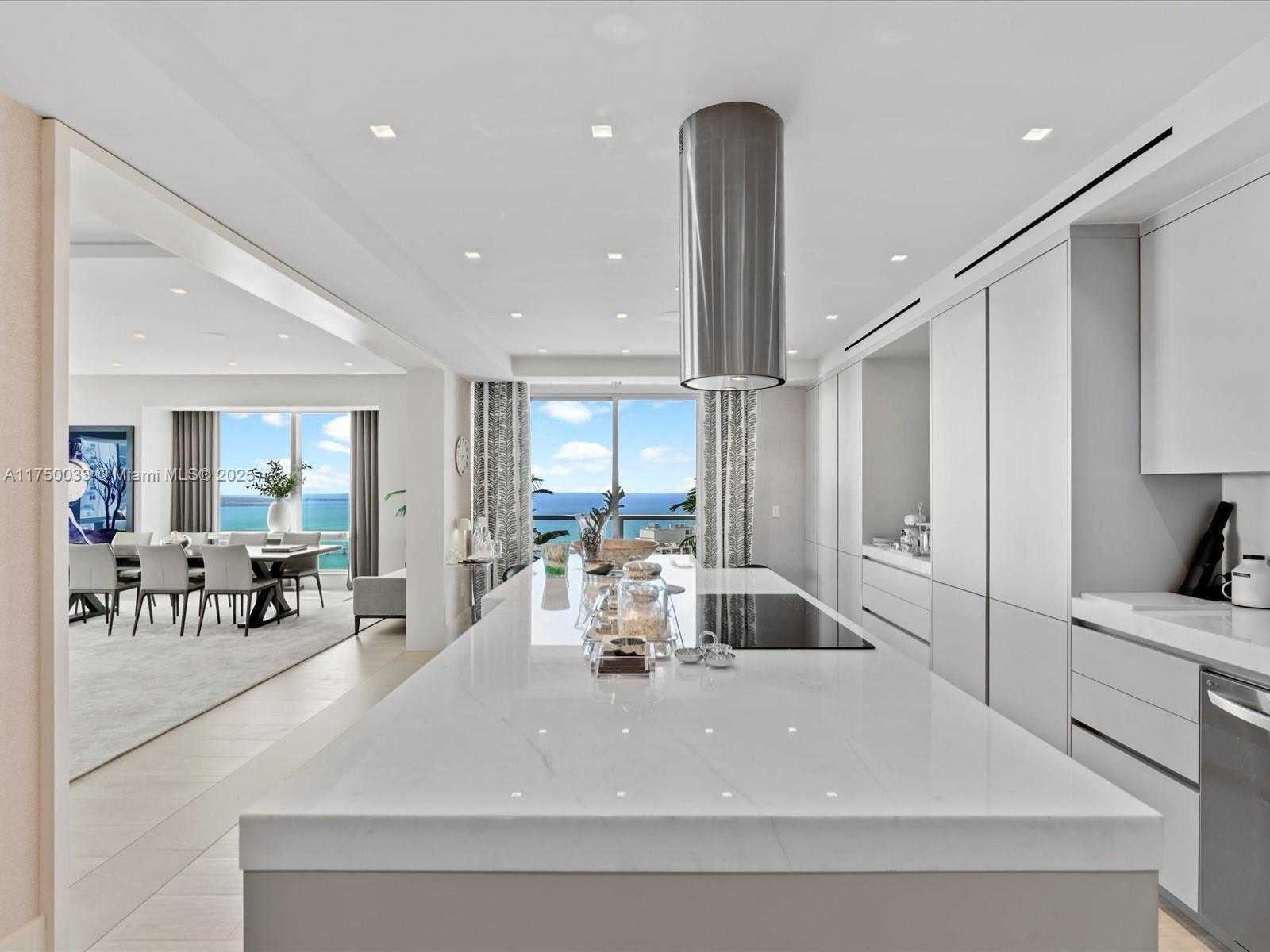 Small Image of 1425 BRICKELL AVE #42F, Miami Number 24