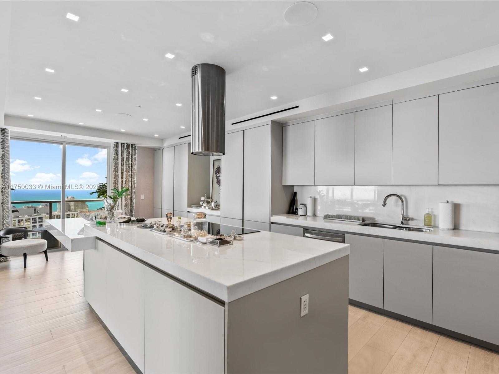 Small Image of 1425 BRICKELL AVE #42F, Miami Number 25