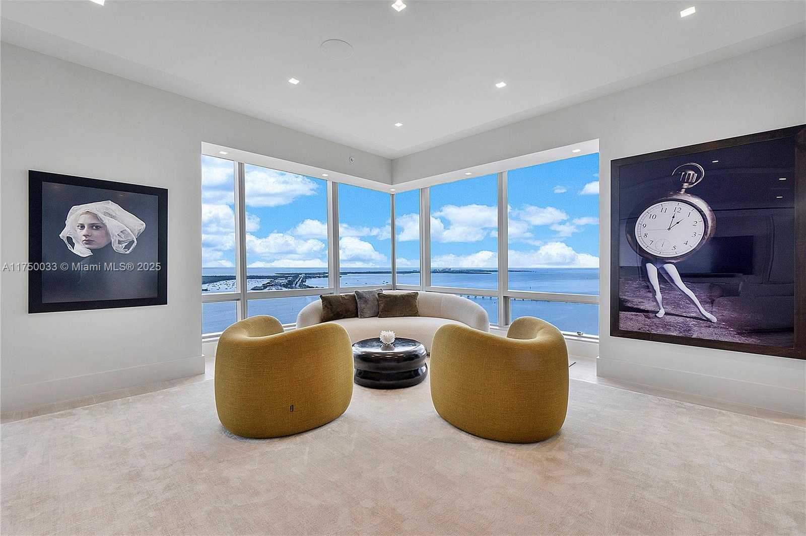 Small Image of 1425 BRICKELL AVE #42F, Miami Number 3