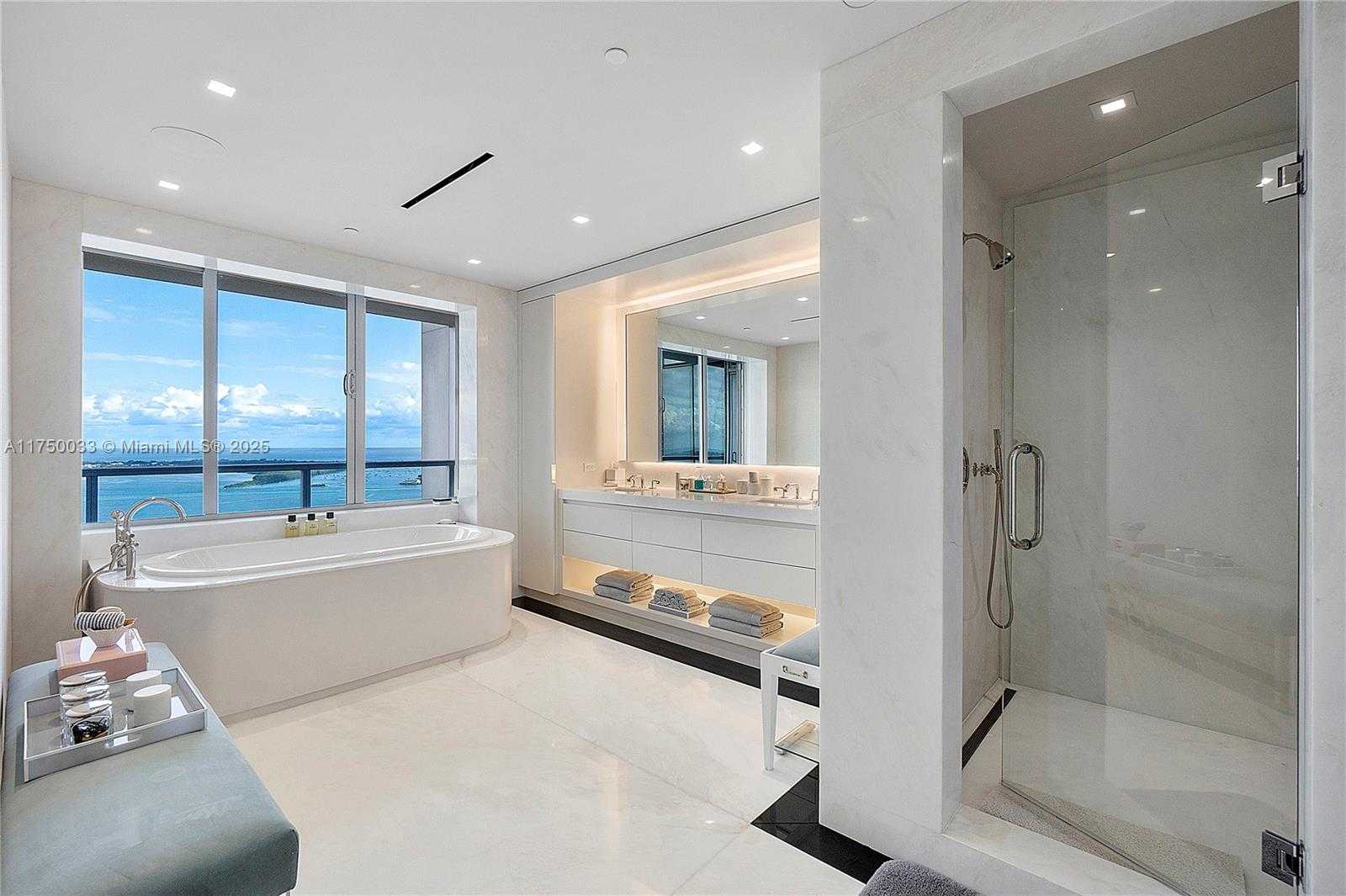 Small Image of 1425 BRICKELL AVE #42F, Miami Number 32