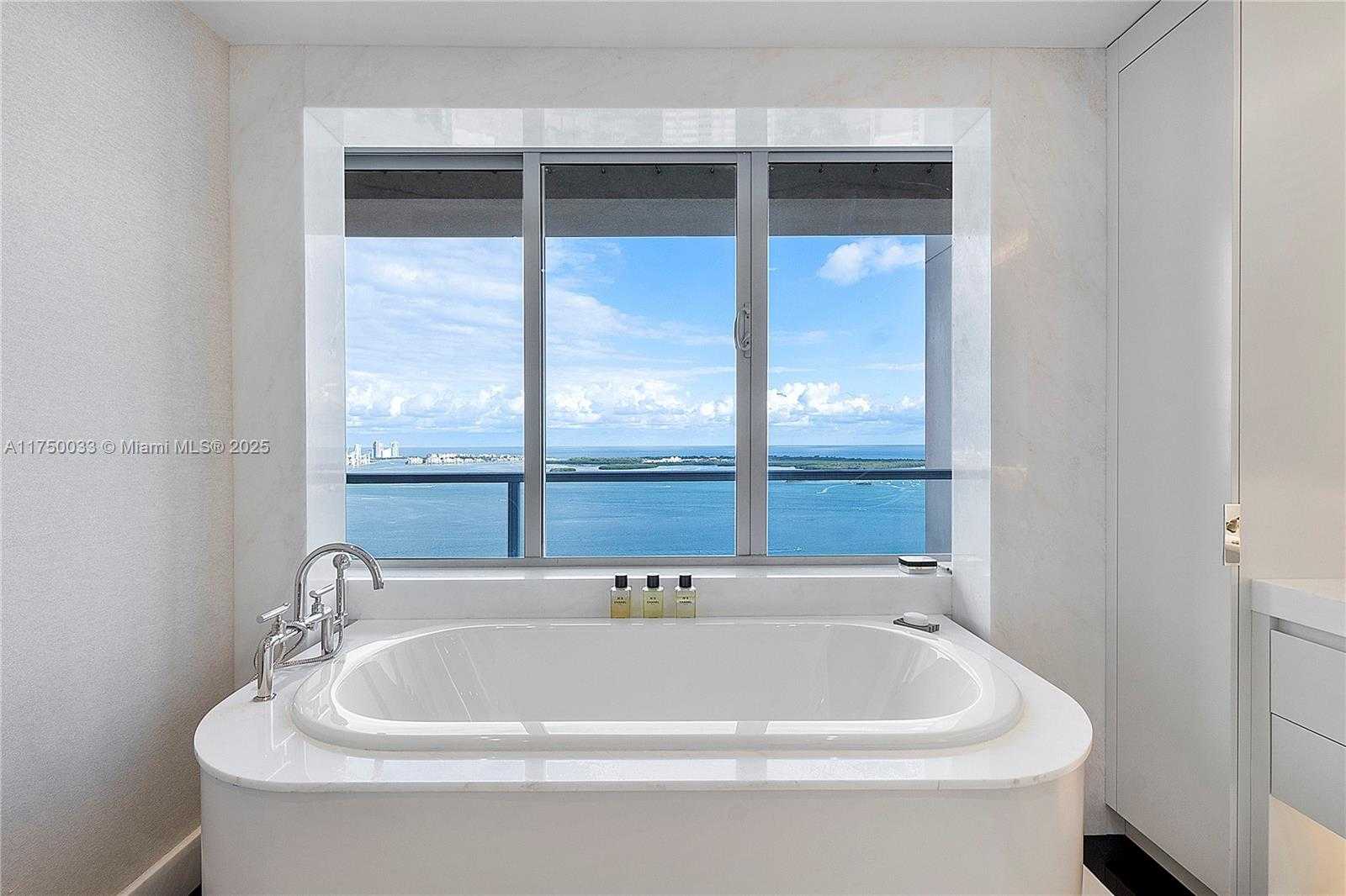 Small Image of 1425 BRICKELL AVE #42F, Miami Number 34