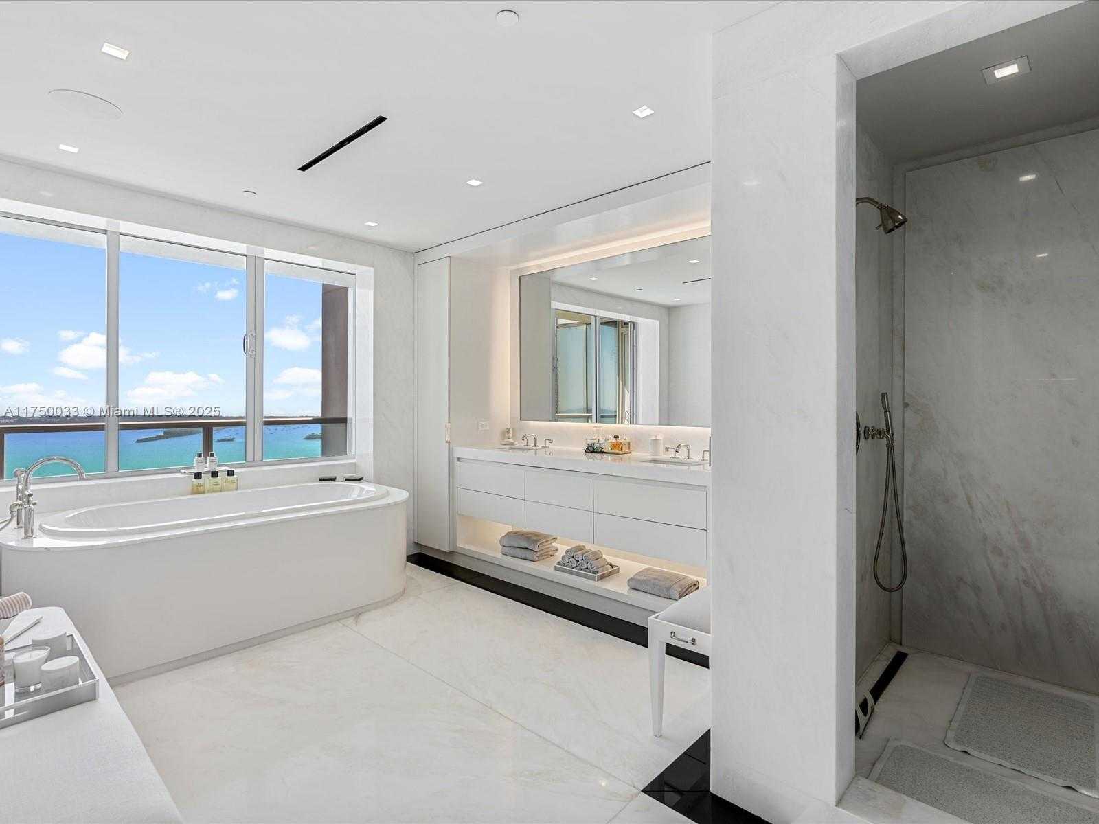 Small Image of 1425 BRICKELL AVE #42F, Miami Number 38