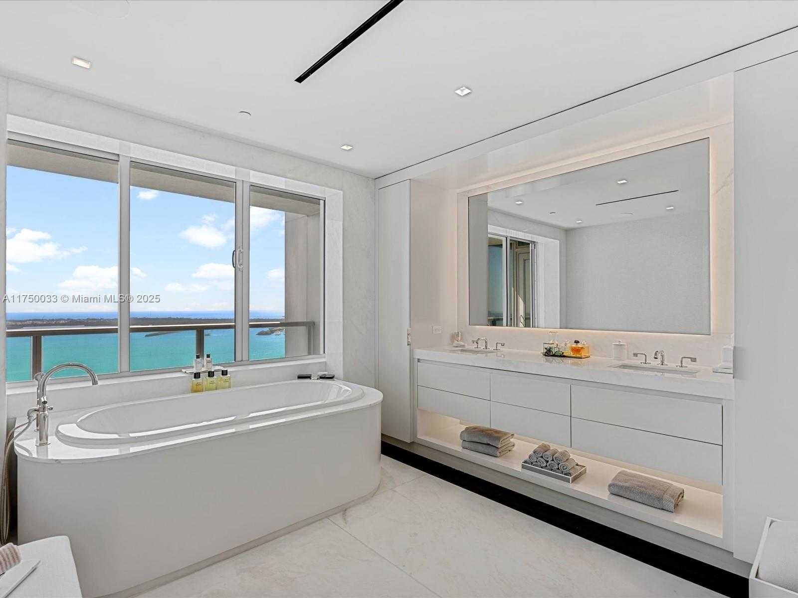 Small Image of 1425 BRICKELL AVE #42F, Miami Number 39
