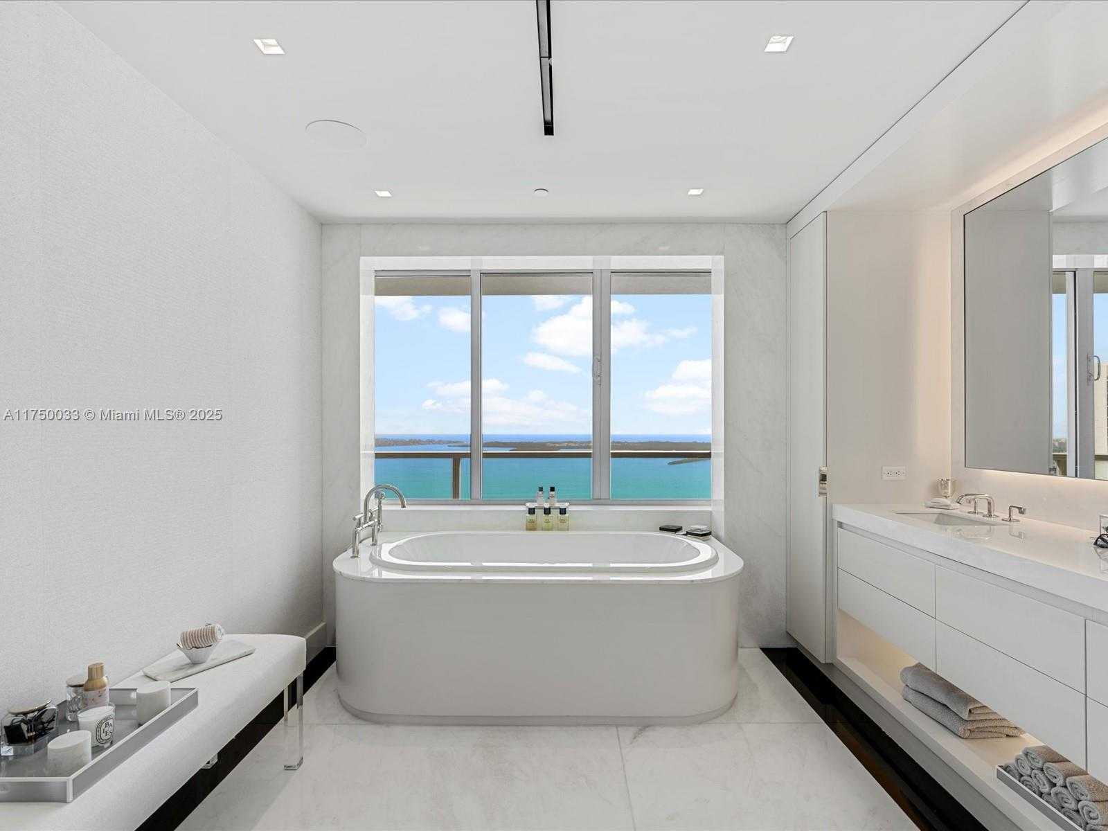 Small Image of 1425 BRICKELL AVE #42F, Miami Number 40