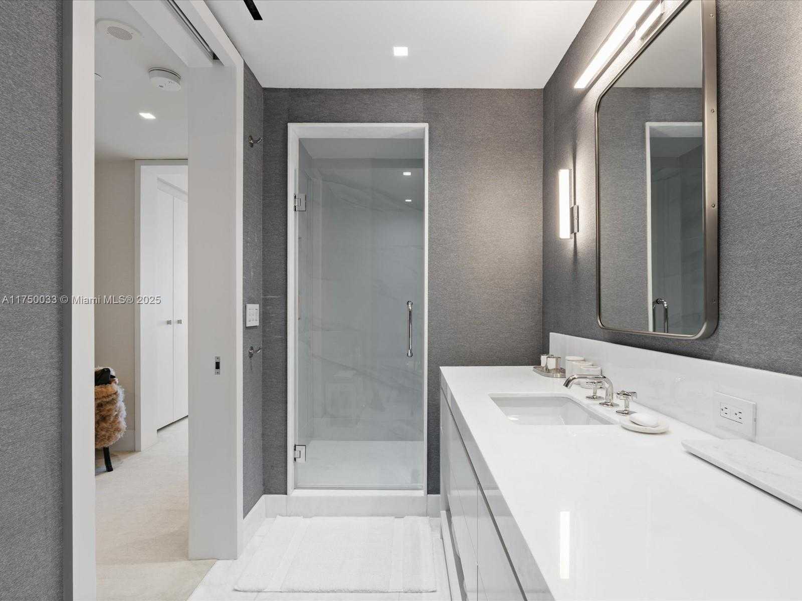 Small Image of 1425 BRICKELL AVE #42F, Miami Number 59