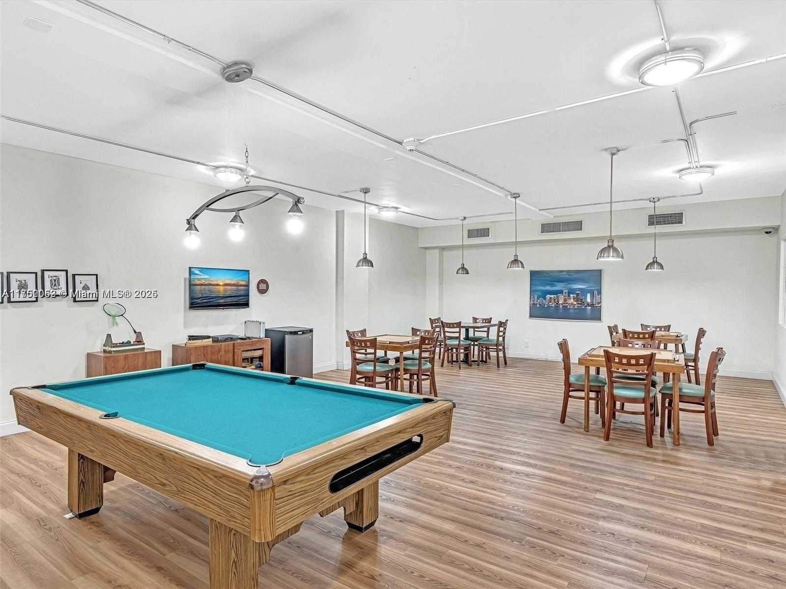 Small Image of 2655 COLLINS AVE #1505, Miami Beach Number 16
