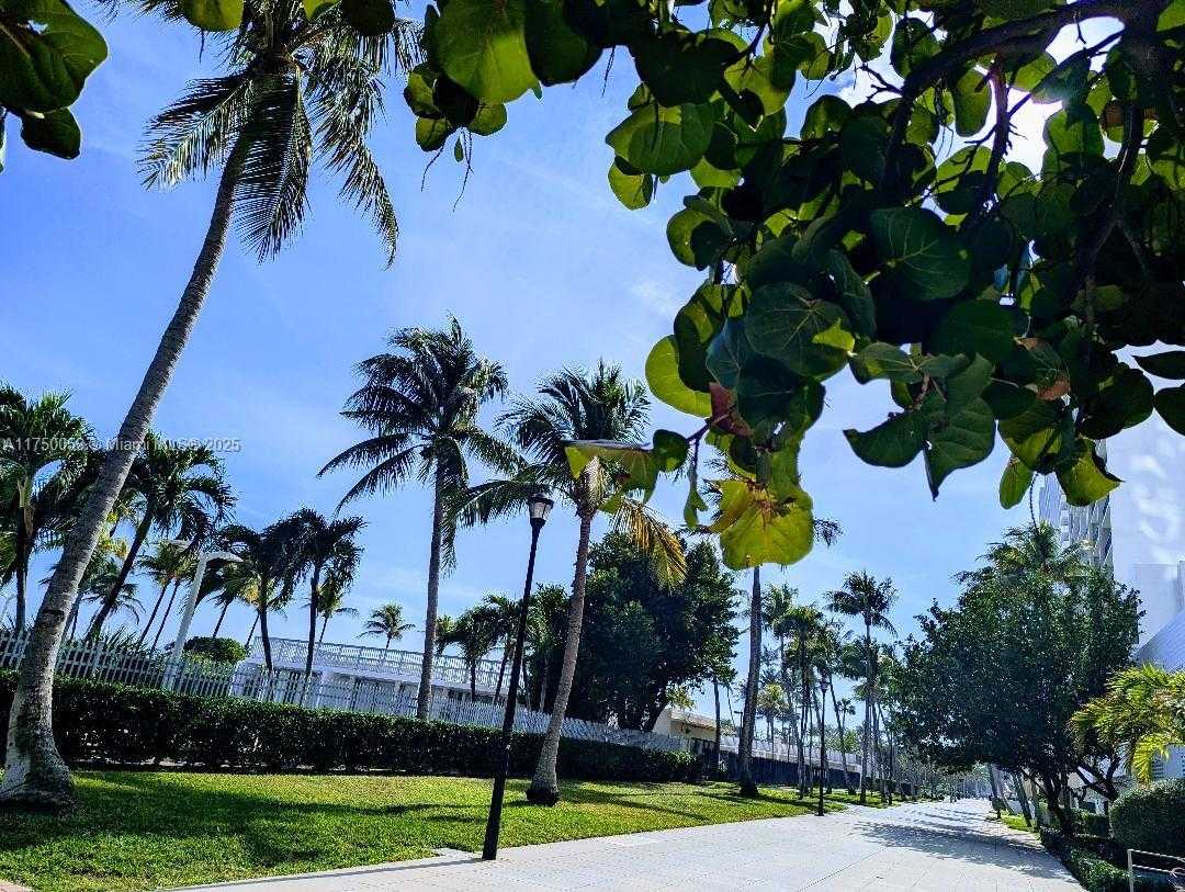 Small Image of 2655 COLLINS AVE #1505, Miami Beach Number 19