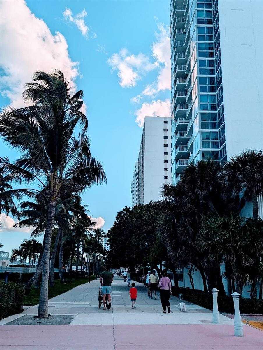 Small Image of 2655 COLLINS AVE #1505, Miami Beach Number 33