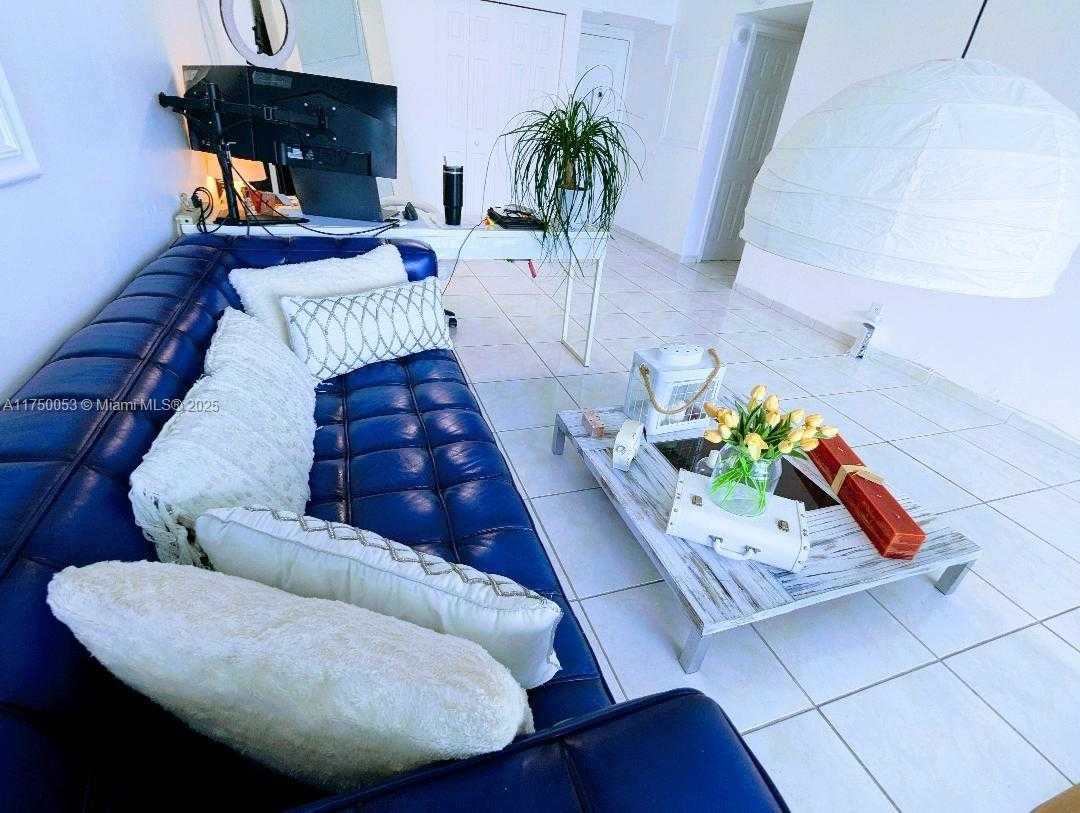 Small Image of 2655 COLLINS AVE #1505, Miami Beach Number 4