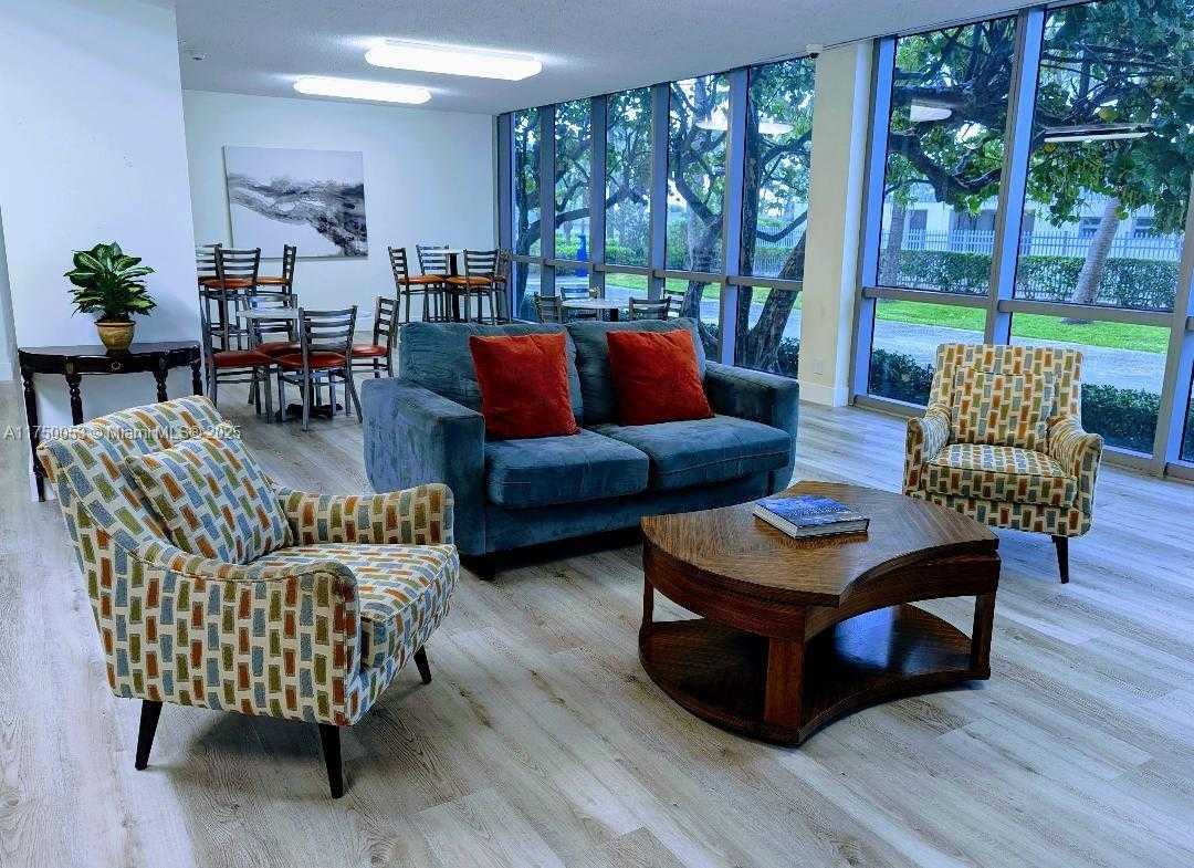 Small Image of 2655 COLLINS AVE #1505, Miami Beach Number 47
