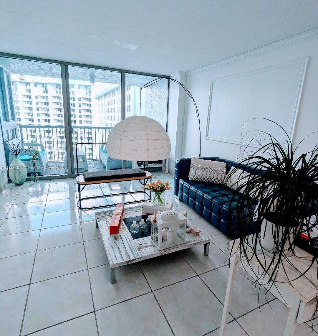 Small Image of 2655 COLLINS AVE #1505, Miami Beach Number 5