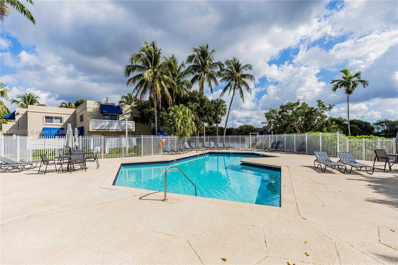 Small Image of 565 NORTH WEST 98TH AVE #565, Plantation Number 26
