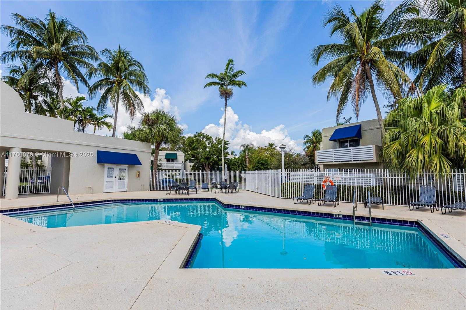 Small Image of 565 NORTH WEST 98TH AVE #565, Plantation Number 27