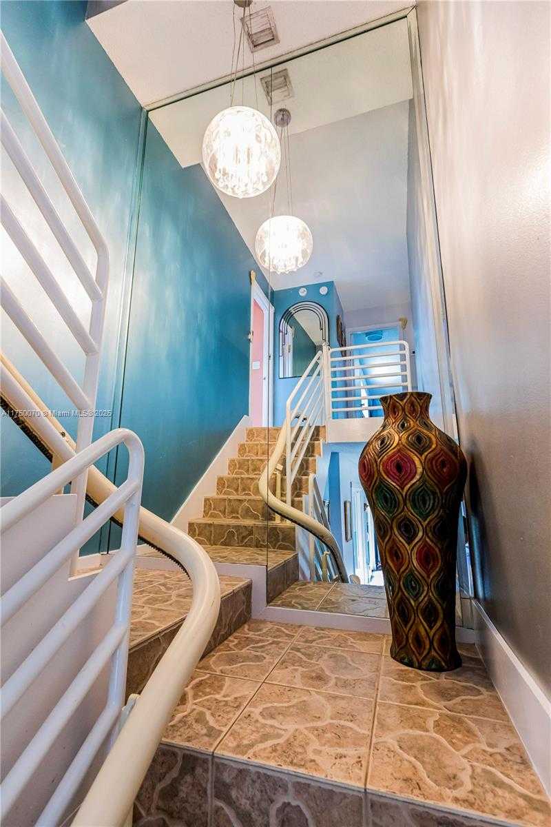 Small Image of 565 NORTH WEST 98TH AVE #565, Plantation Number 7