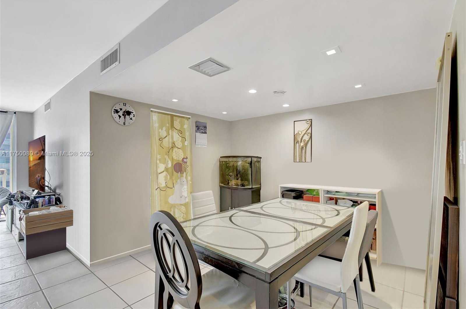 Small Image of 18051 BISCAYNE BLVD #801, Aventura Number 12