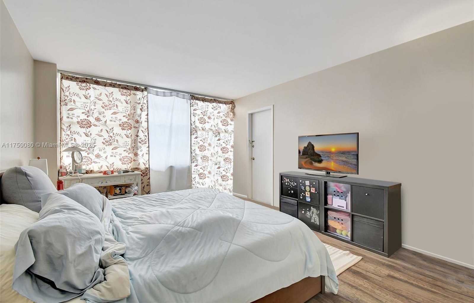 Small Image of 18051 BISCAYNE BLVD #801, Aventura Number 13