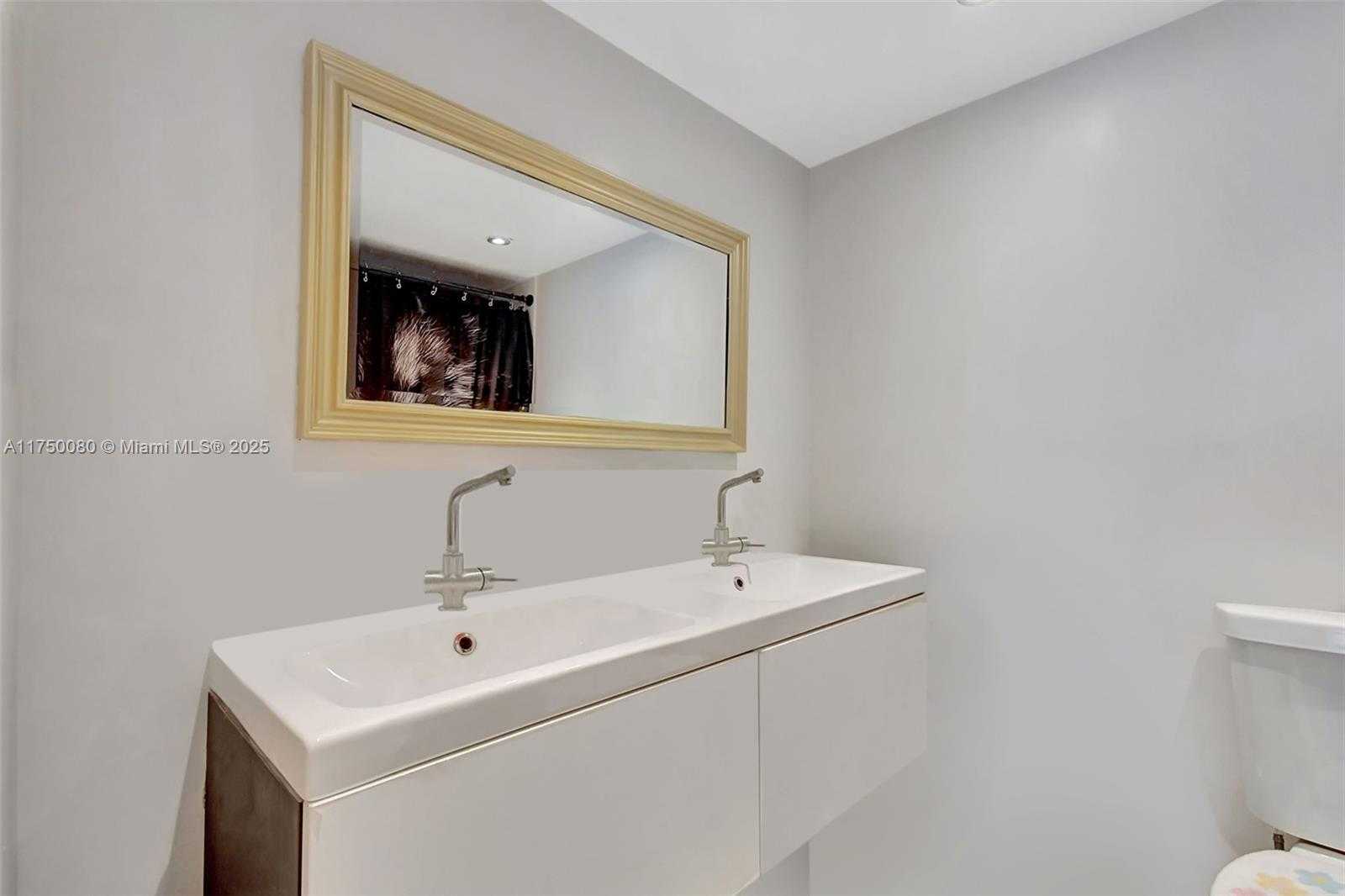 Small Image of 18051 BISCAYNE BLVD #801, Aventura Number 15