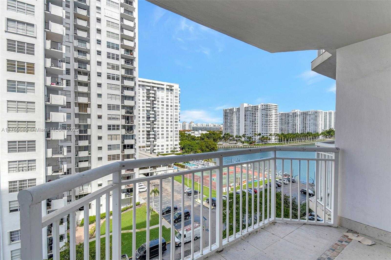 Small Image of 18051 BISCAYNE BLVD #801, Aventura Number 3