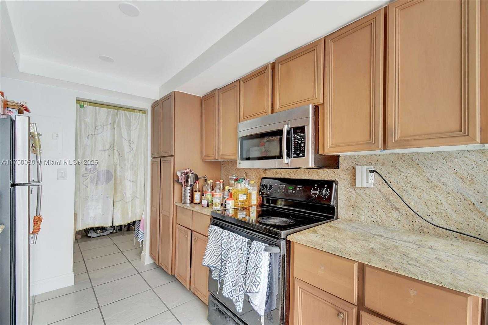 Small Image of 18051 BISCAYNE BLVD #801, Aventura Number 5