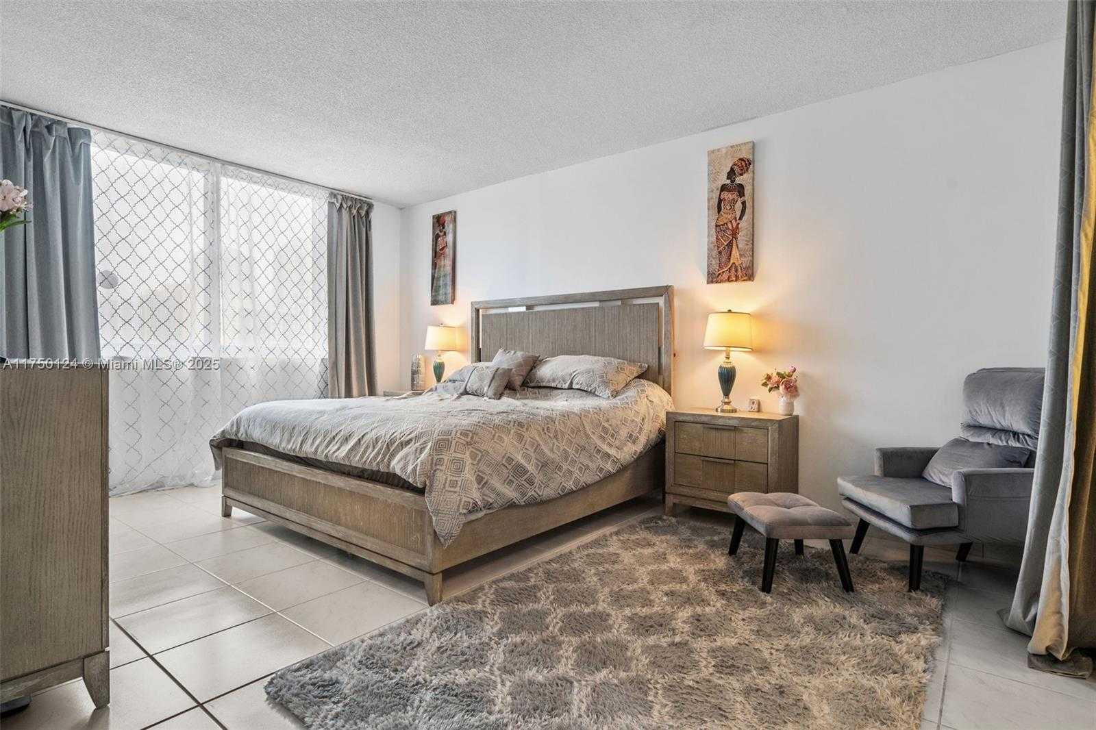 Small Image of 300 BAYVIEW DR #807, Sunny Isles Beach Number 11