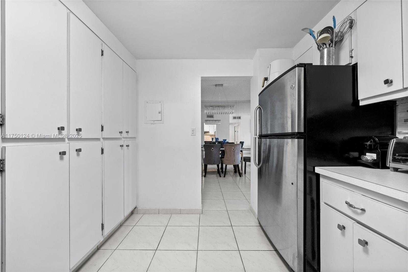 Small Image of 300 BAYVIEW DR #807, Sunny Isles Beach Number 18