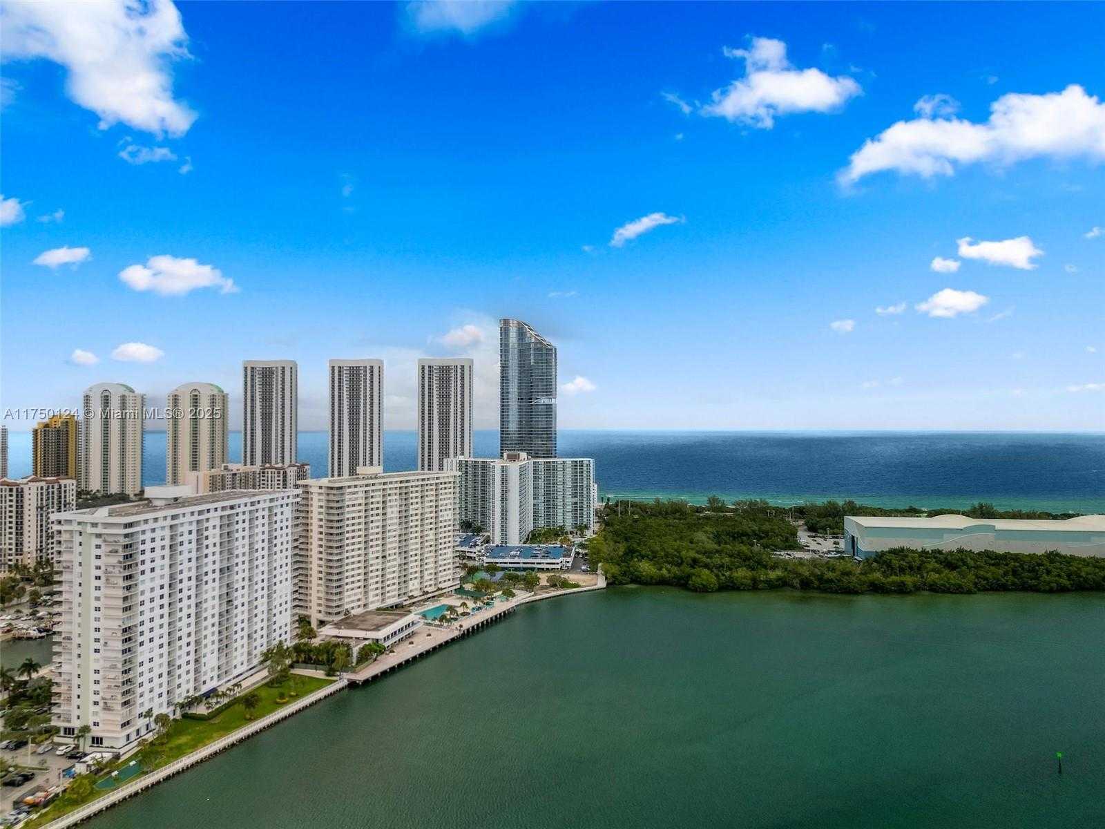 Small Image of 300 BAYVIEW DR #807, Sunny Isles Beach Number 2