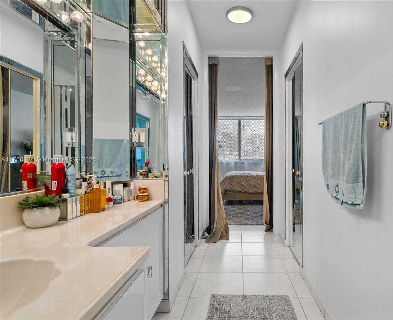 Small Image of 300 BAYVIEW DR #807, Sunny Isles Beach Number 23