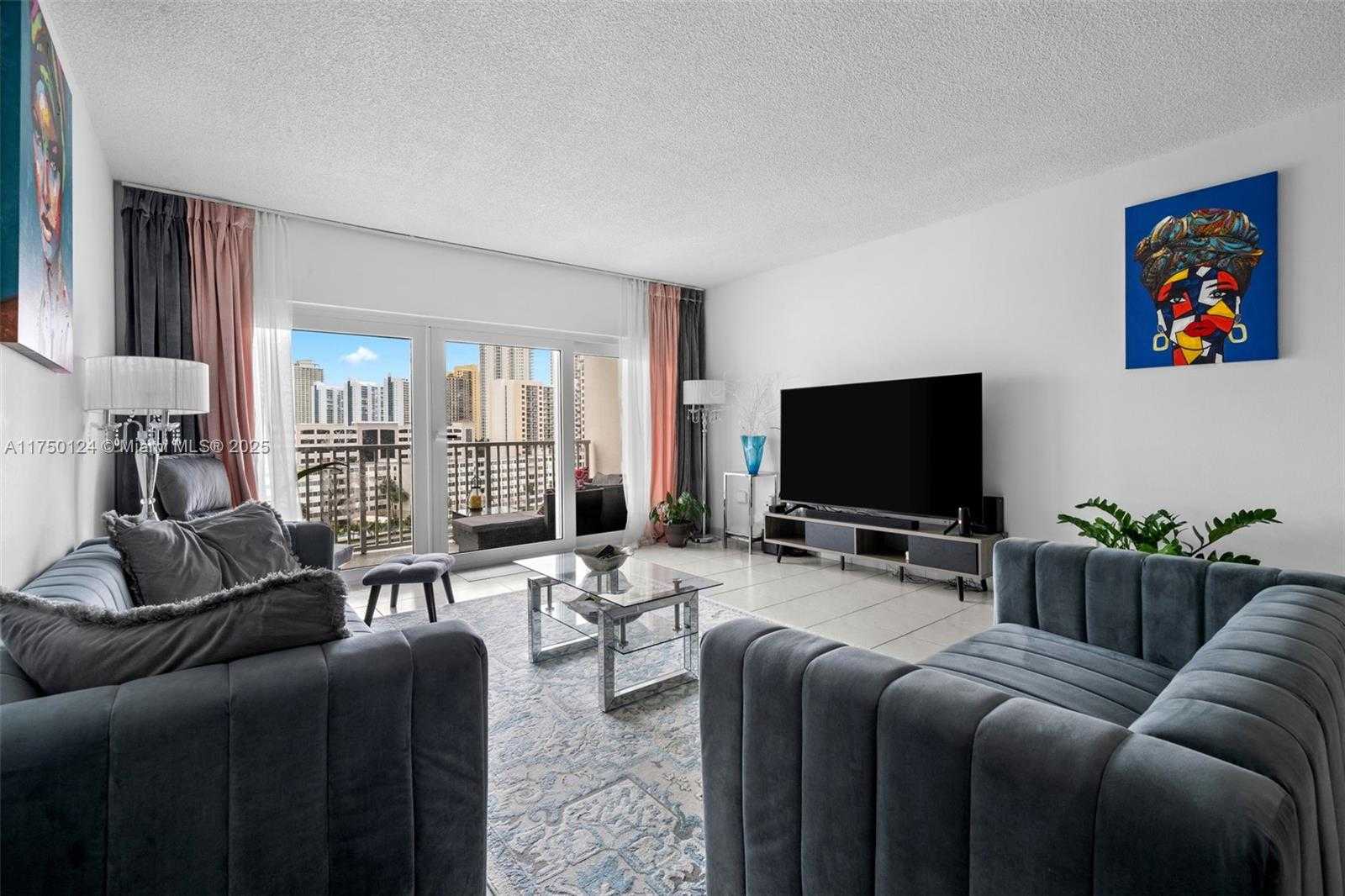 Small Image of 300 BAYVIEW DR #807, Sunny Isles Beach Number 3