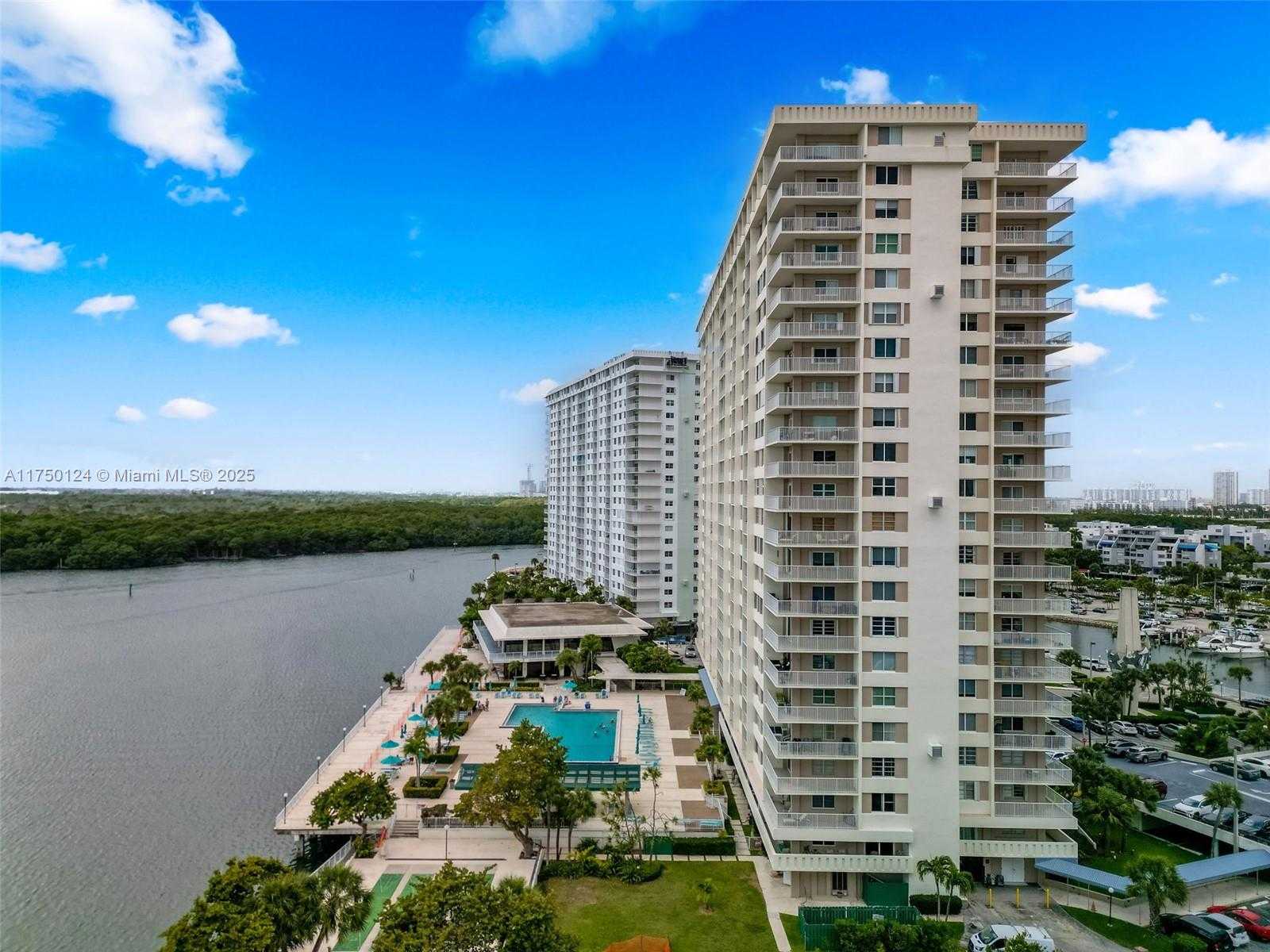 Small Image of 300 BAYVIEW DR #807, Sunny Isles Beach Number 39