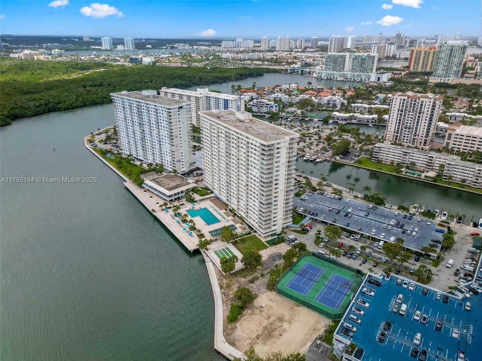 Small Image of 300 BAYVIEW DR #807, Sunny Isles Beach Number 43