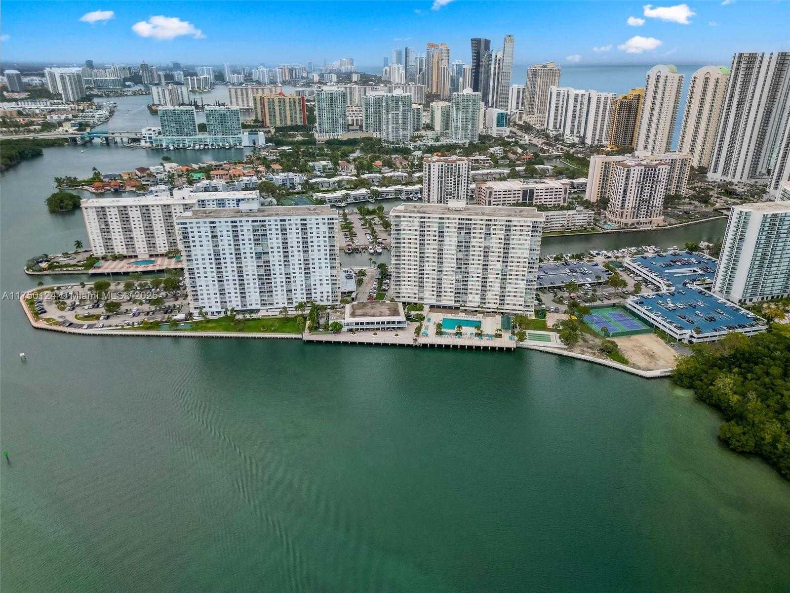 Small Image of 300 BAYVIEW DR #807, Sunny Isles Beach Number 44