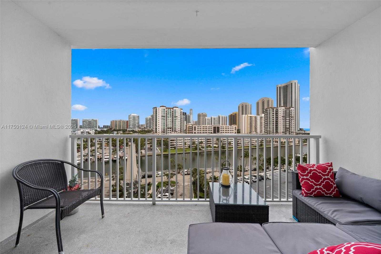 Small Image of 300 BAYVIEW DR #807, Sunny Isles Beach Number 5