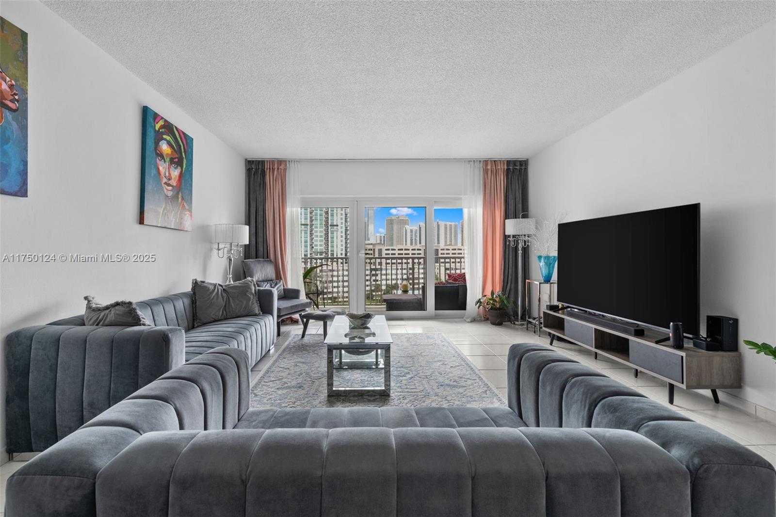 Small Image of 300 BAYVIEW DR #807, Sunny Isles Beach Number 6