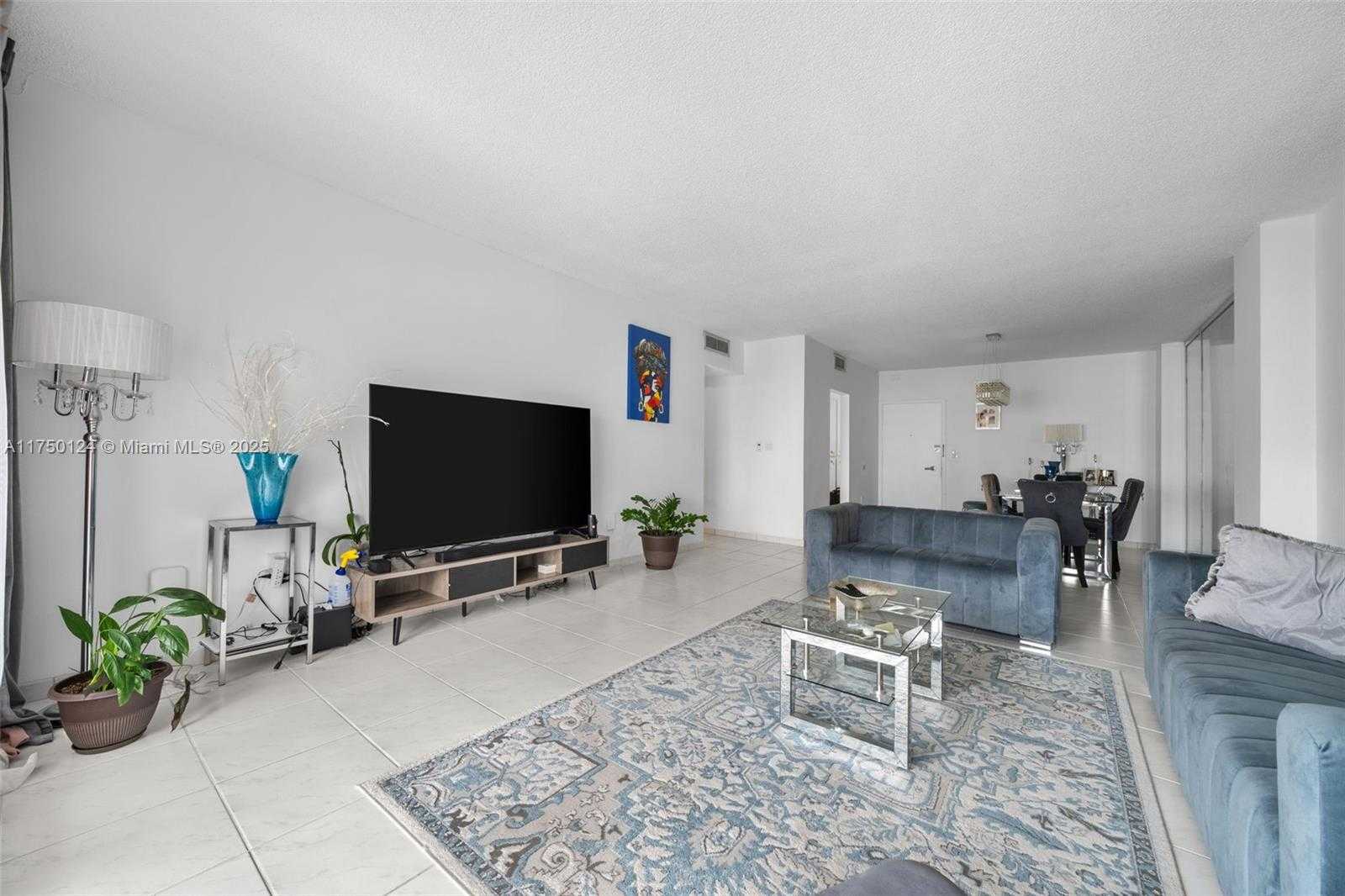 Small Image of 300 BAYVIEW DR #807, Sunny Isles Beach Number 8