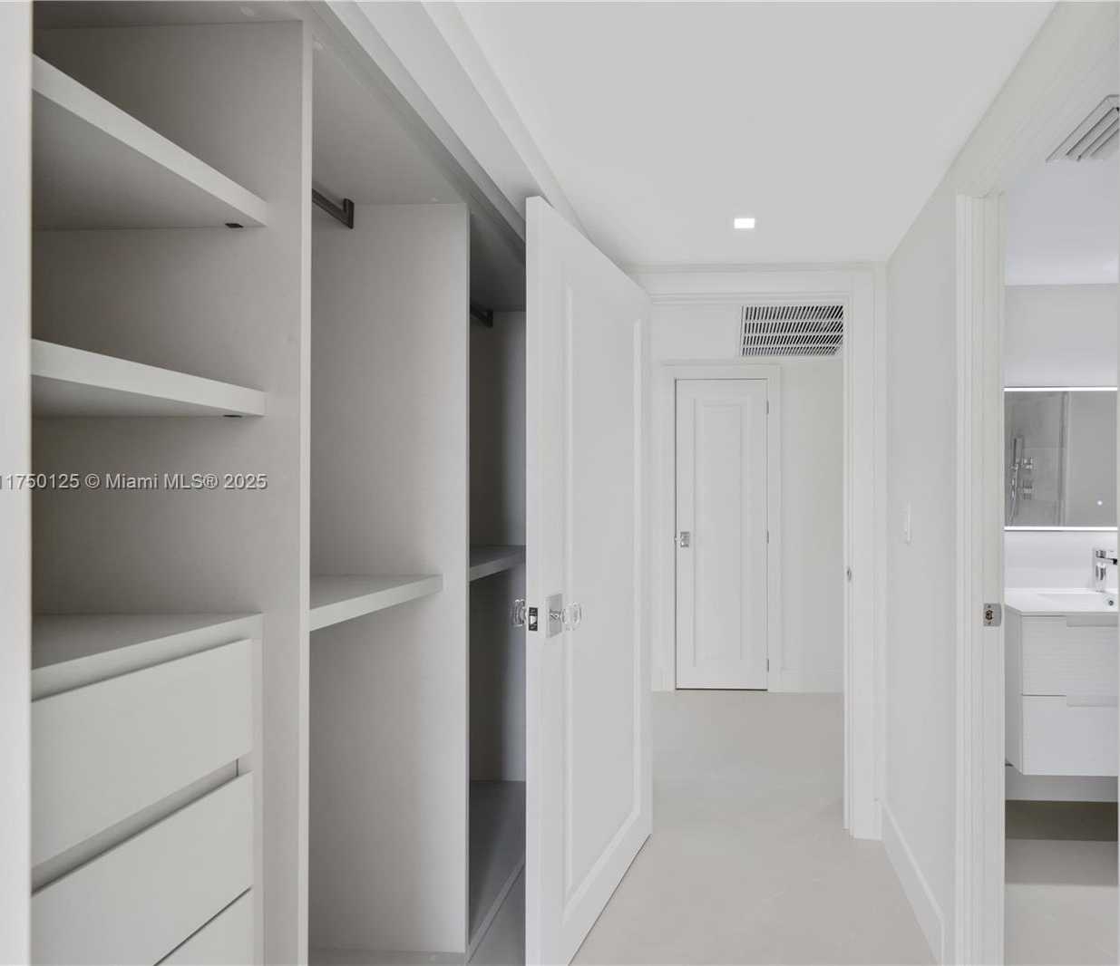 Small Image of 5500 COLLINS AVE #802, Miami Beach Number 18