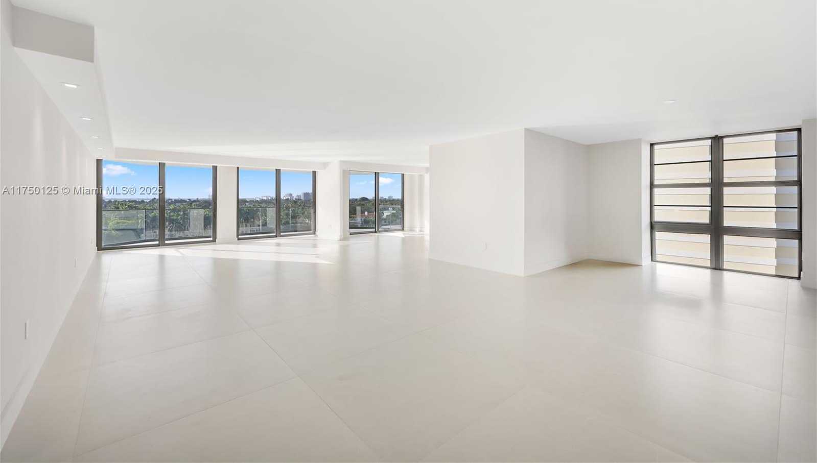 Small Image of 5500 COLLINS AVE #802, Miami Beach Number 31