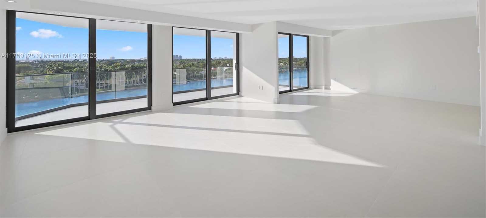 Small Image of 5500 COLLINS AVE #802, Miami Beach Number 33