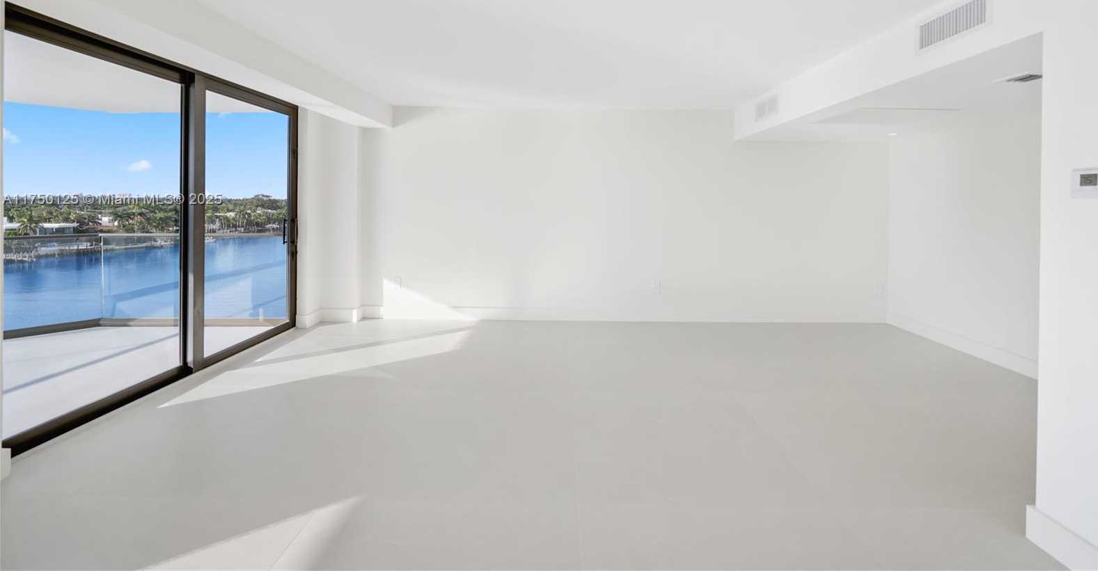 Small Image of 5500 COLLINS AVE #802, Miami Beach Number 35