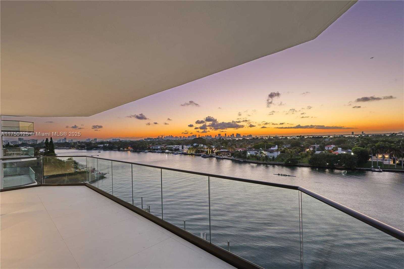 Small Image of 5500 COLLINS AVE #802, Miami Beach Number 39