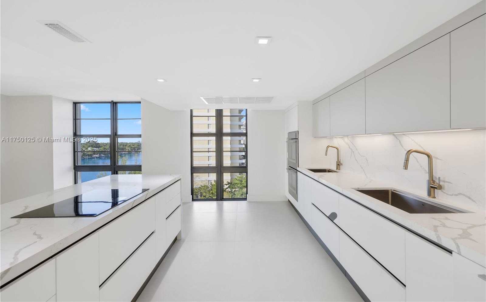 Small Image of 5500 COLLINS AVE #802, Miami Beach Number 4