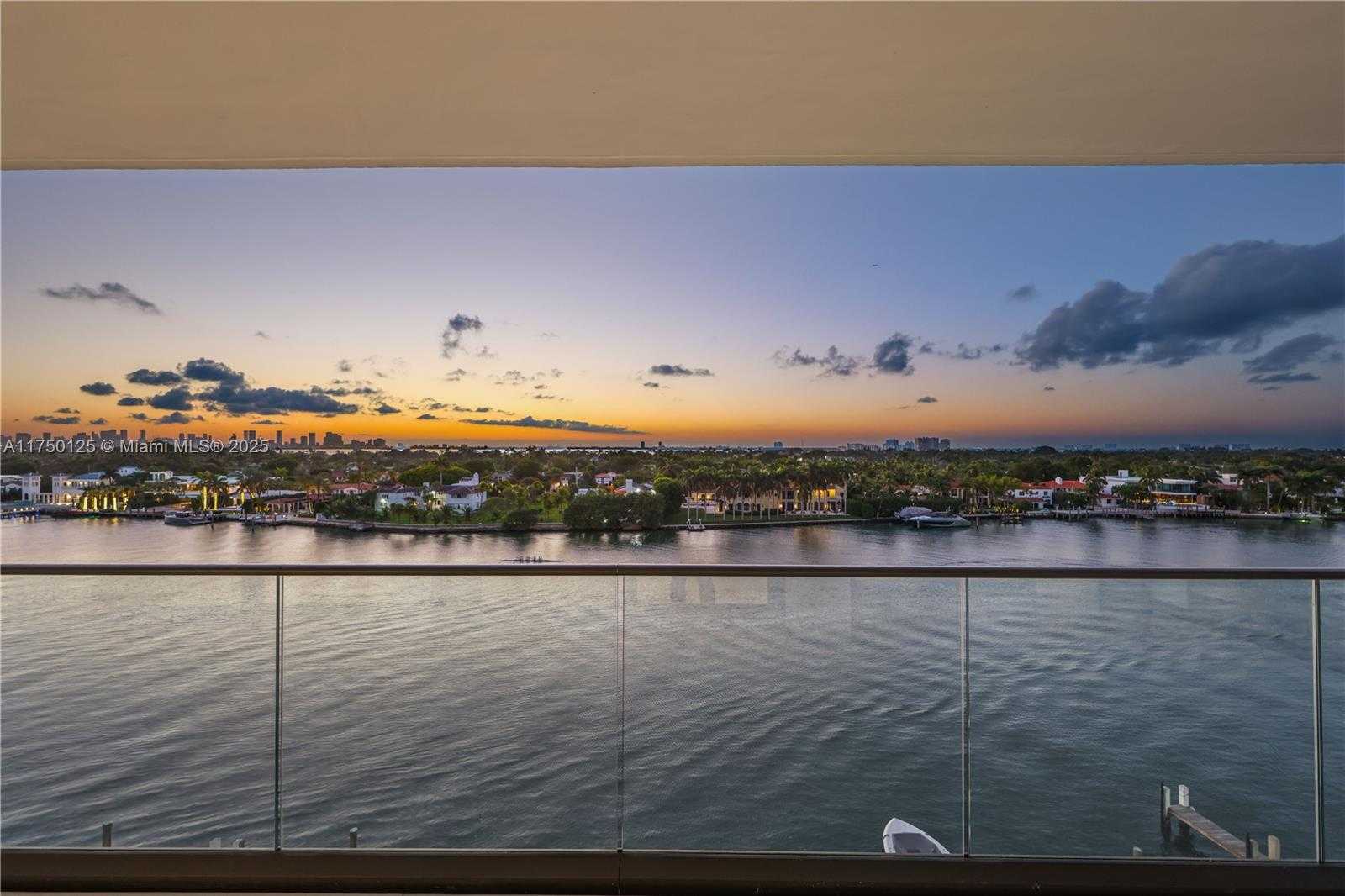 Small Image of 5500 COLLINS AVE #802, Miami Beach Number 40