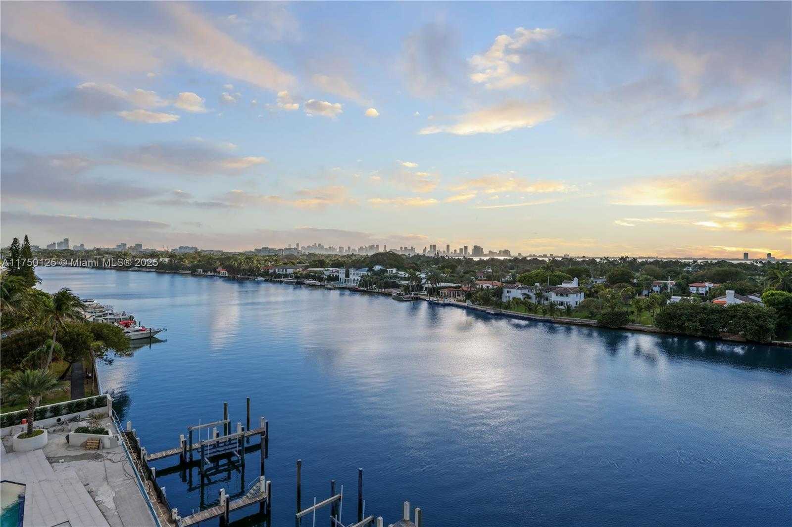 Small Image of 5500 COLLINS AVE #802, Miami Beach Number 42