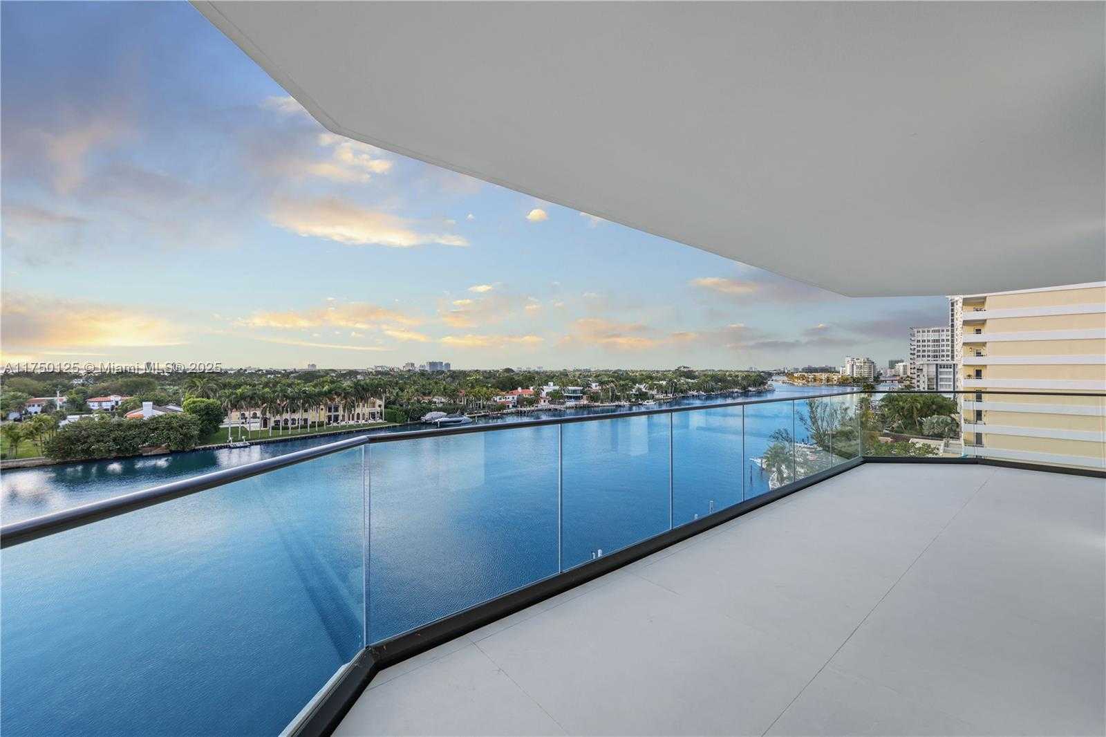 Small Image of 5500 COLLINS AVE #802, Miami Beach Number 43