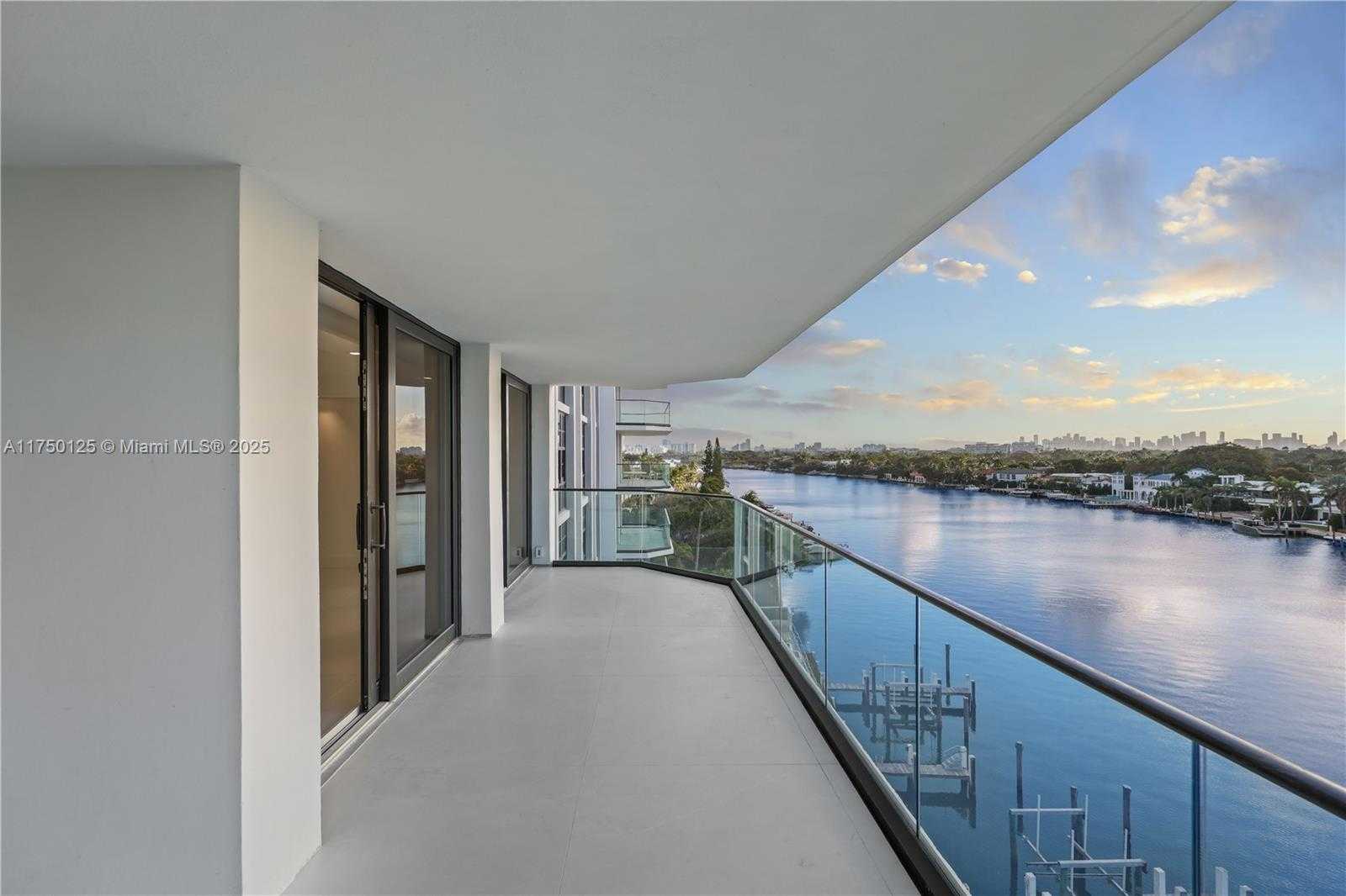 Small Image of 5500 COLLINS AVE #802, Miami Beach Number 44