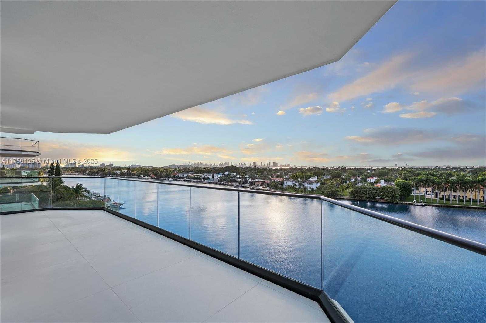 Small Image of 5500 COLLINS AVE #802, Miami Beach Number 46