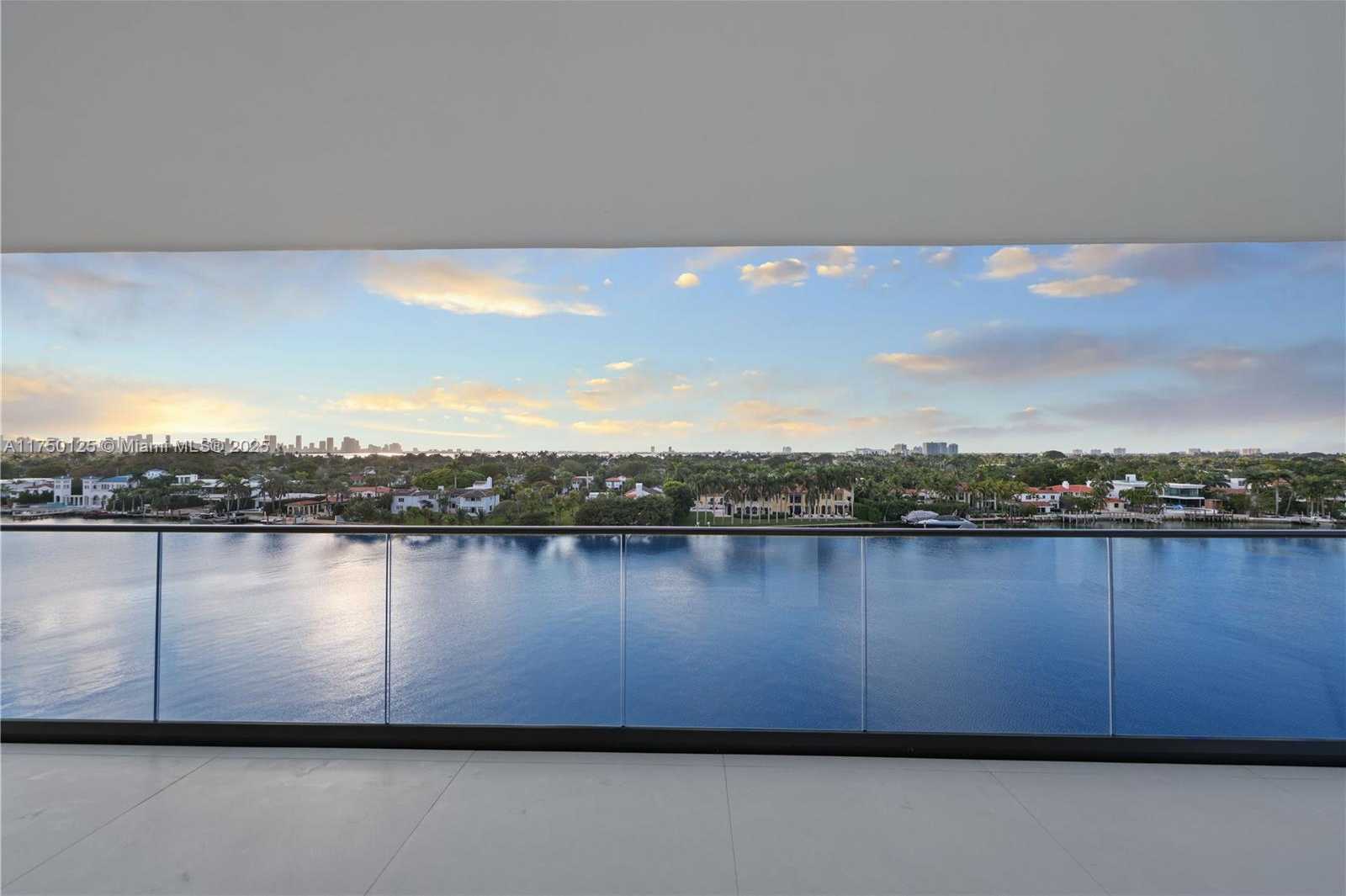 Small Image of 5500 COLLINS AVE #802, Miami Beach Number 47